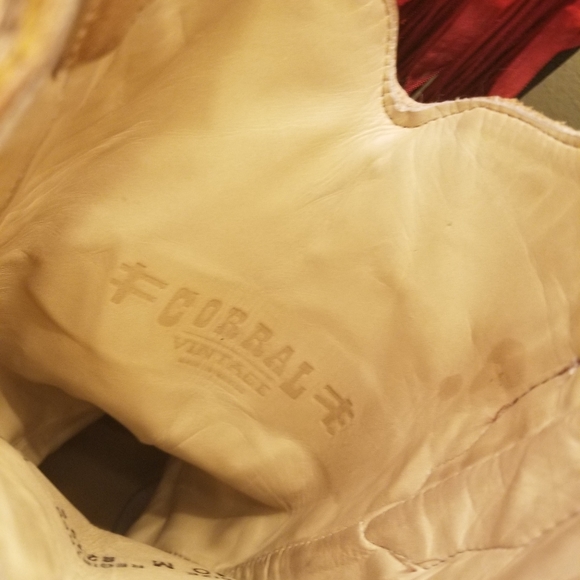 Boots - Picture 3 of 11